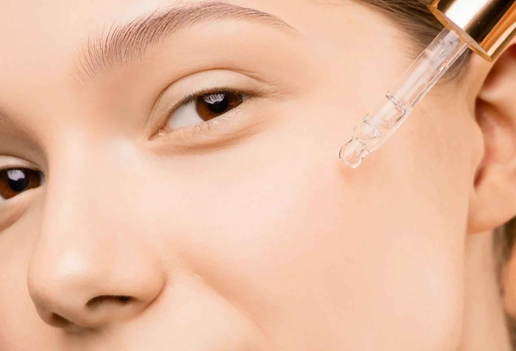 במה תורם ויטמין C לעור הפנים?